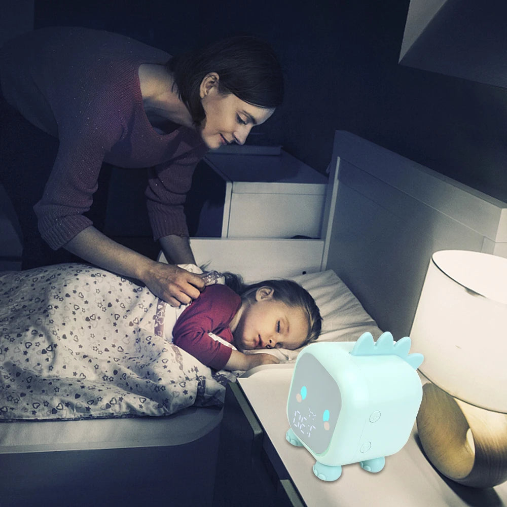 Radio réveil veilleuse en bois pour enfant lapin dans une chambre