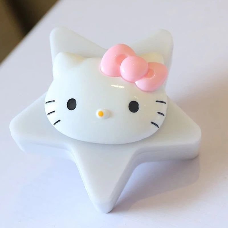Veilleuse Chat rose dans une chambre d'enfant