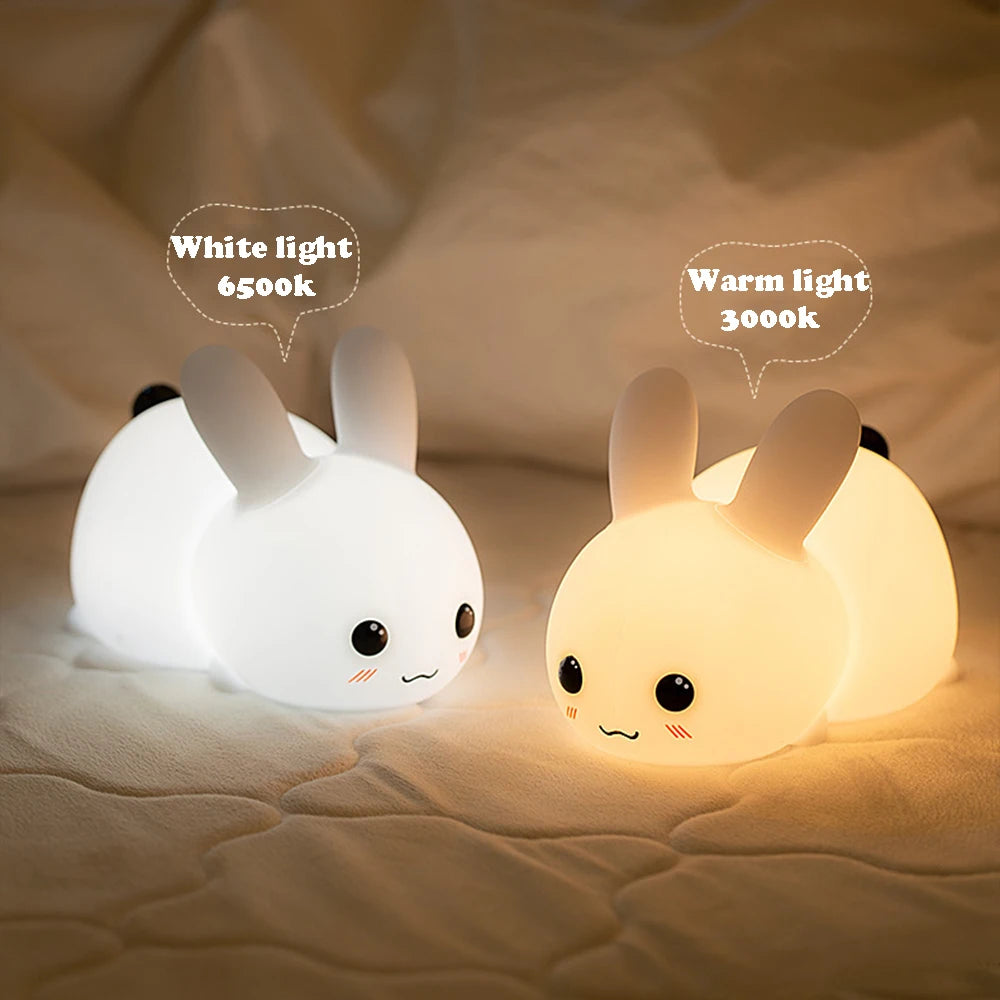 Lampe veilleuse lapin dans un bureau