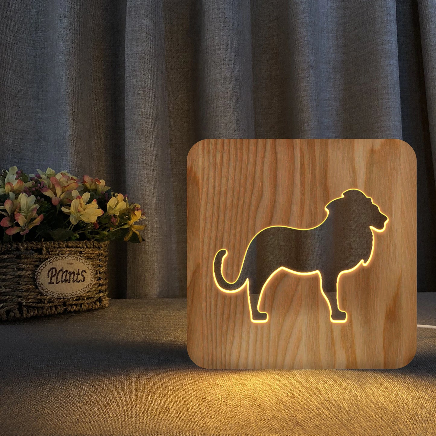 Veilleuse petit lion dans une chambre