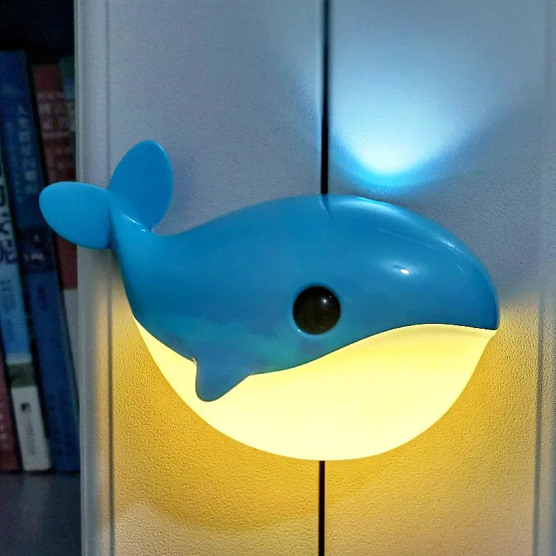 veilleuse baleine bleue dans une chambre