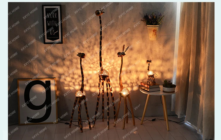 Veilleuse bois girafe dans une chambre