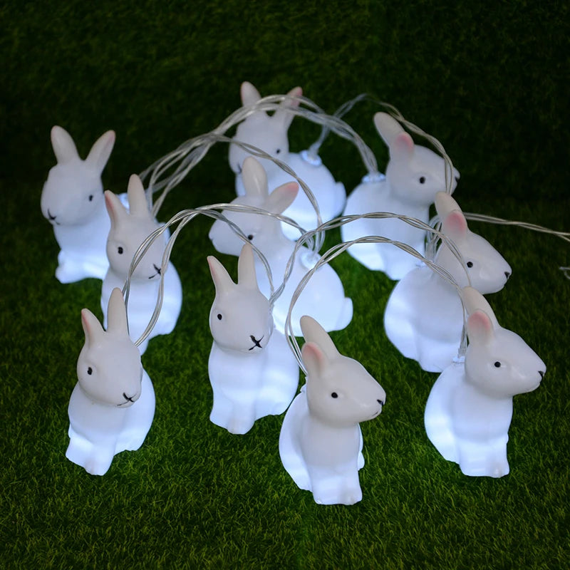 Lapin lumineux veilleuse dans un parc de la maison