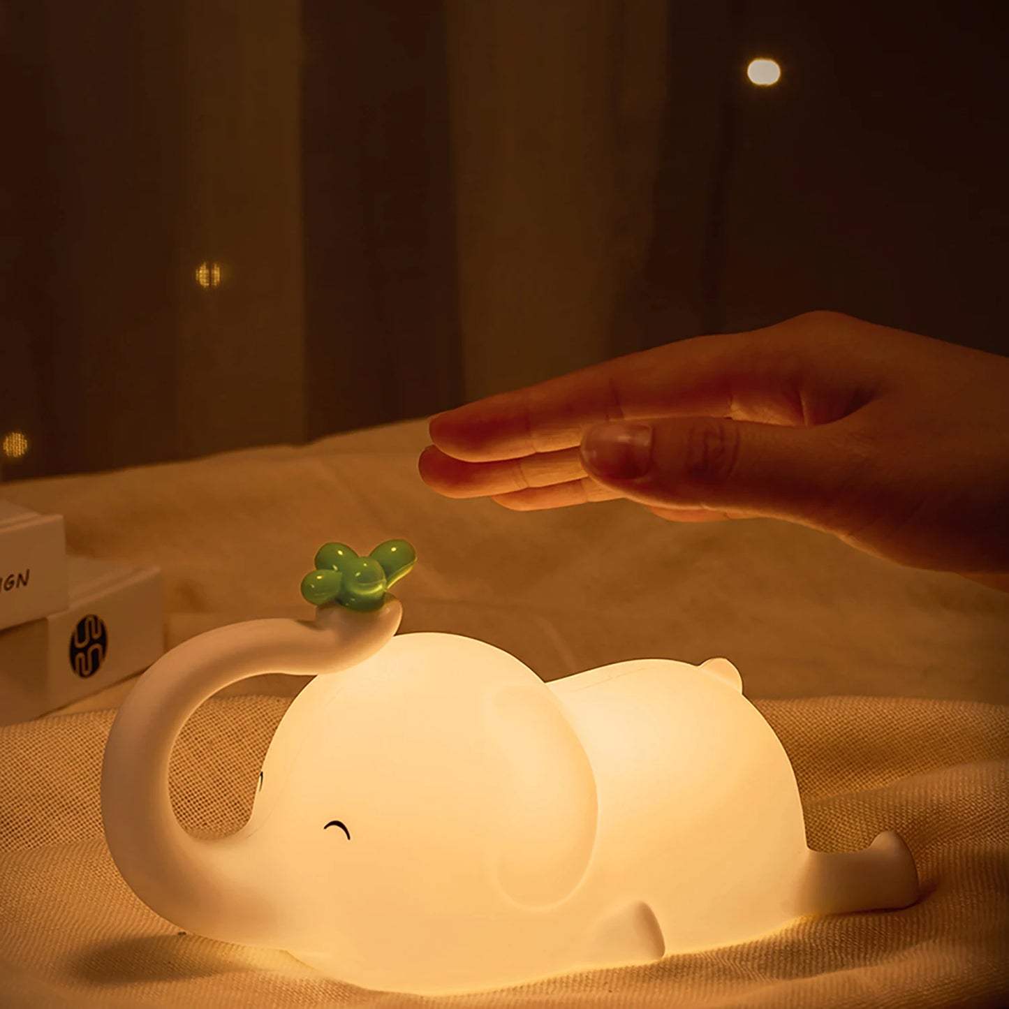 lampe veilleuse éléphant dans un salon