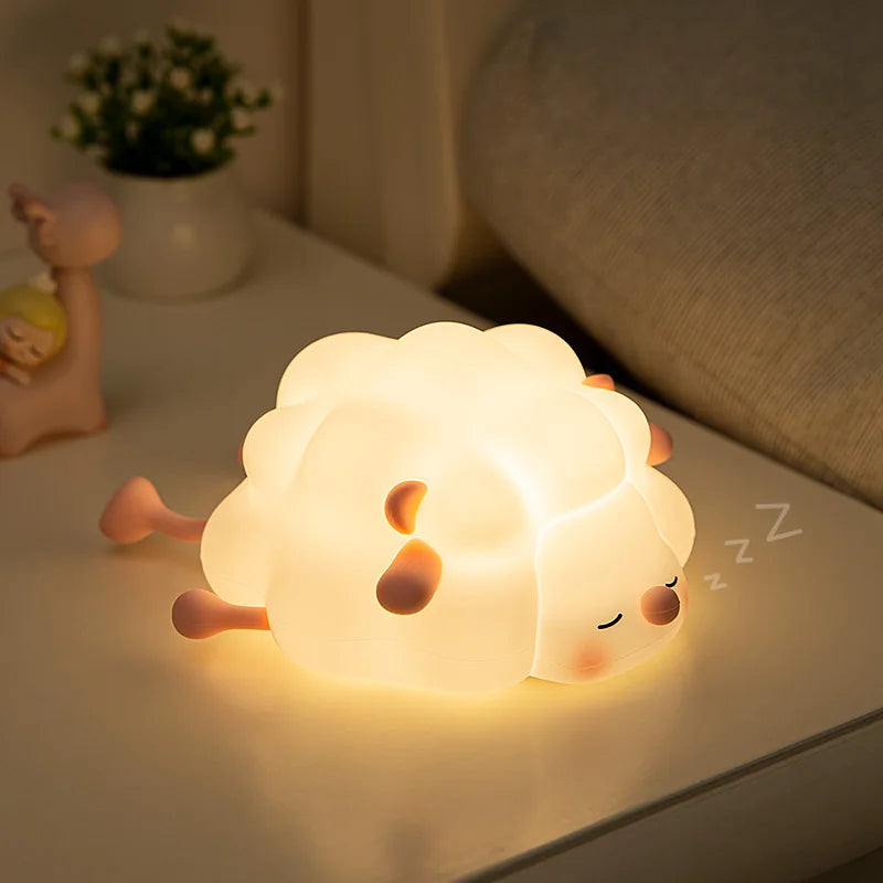Veilleuse mouton jour nuit dans une chambre 