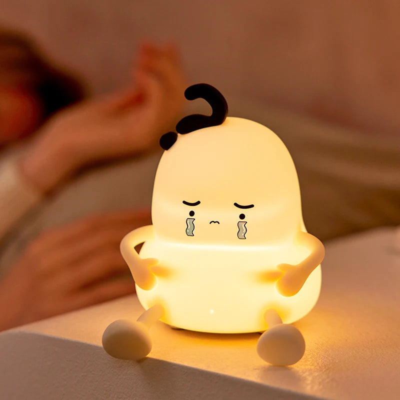 Veilleuse mouton jour nuit dans une chambre d'enfant 